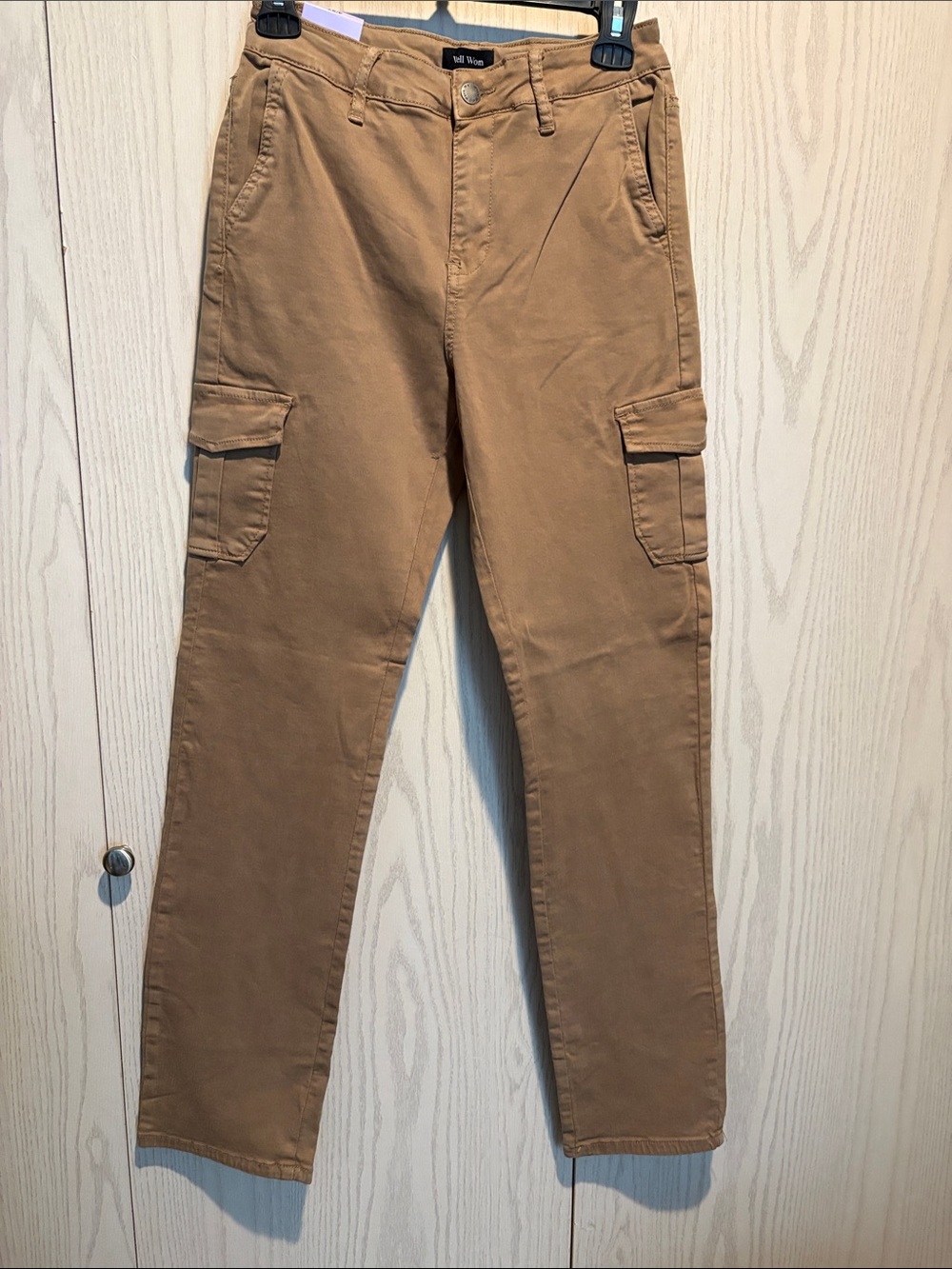 Well Worn women’s Cargo Pants in Tan nwt